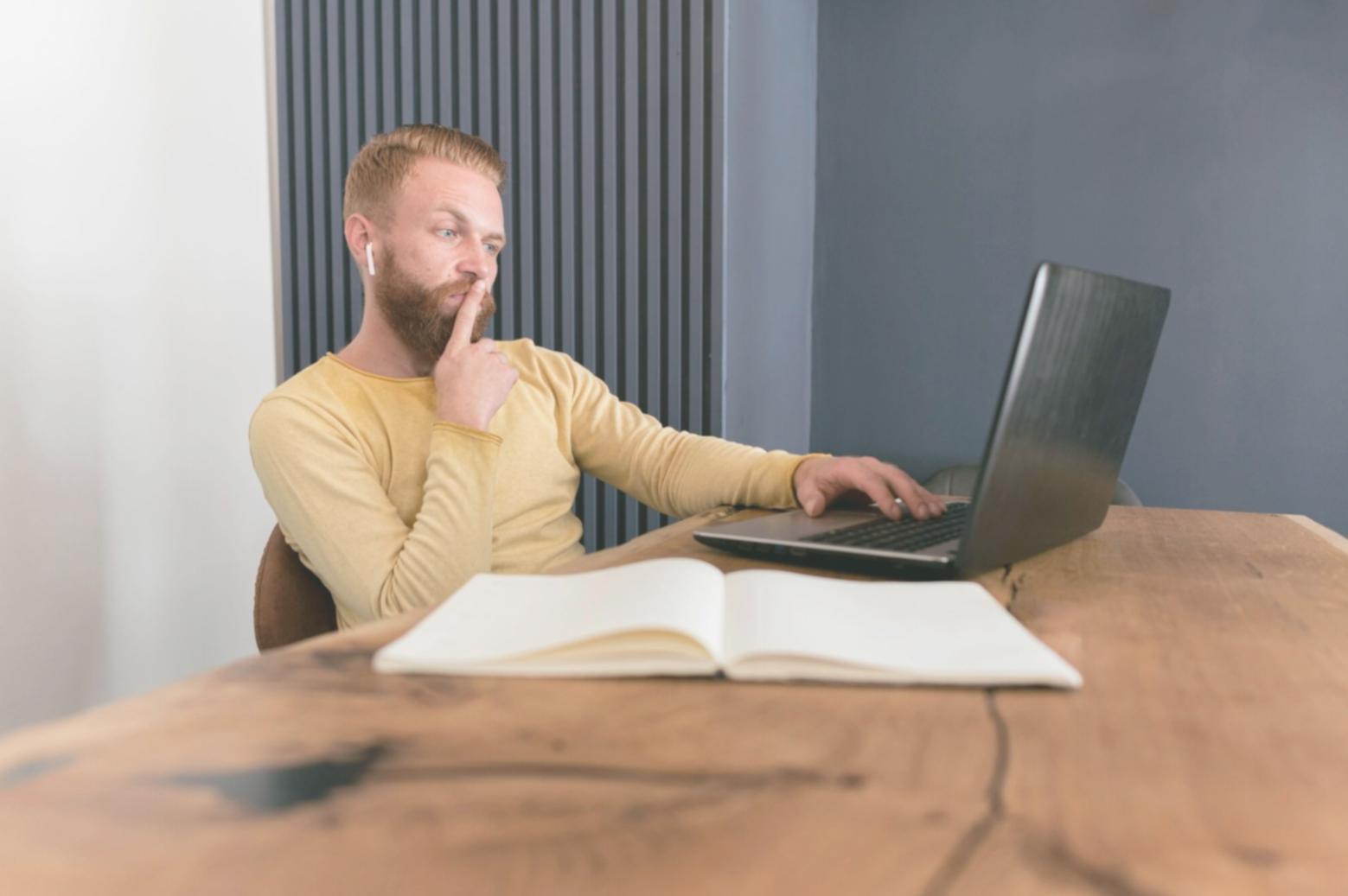 Espacios de trabajo donde se analizan estrategias financieras empresariales