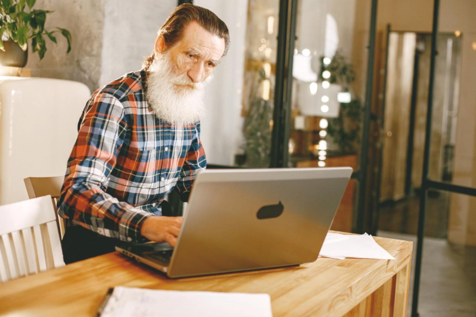 Espacio de trabajo crelonavium con vista panorámica